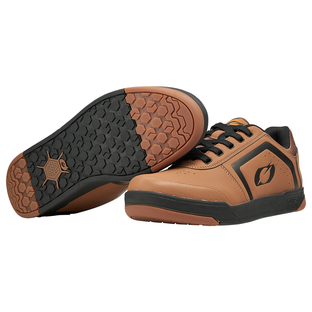 O'Neal cubrió los zapatos planos v.25