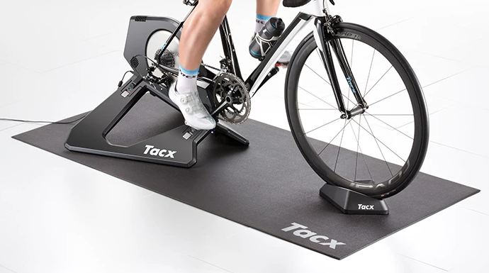 Tacx Mat enrollada para entrenadores inteligentes