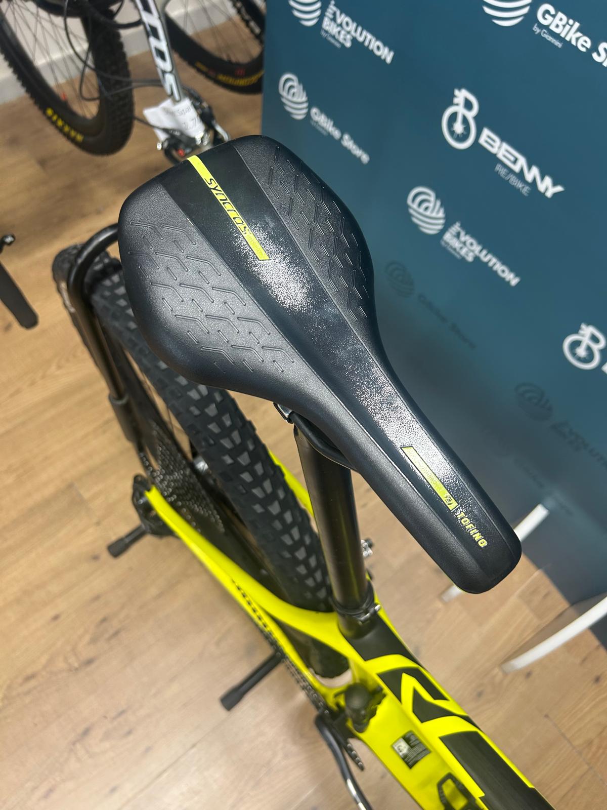 Scott RC World Cup scales Size M - Used