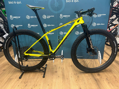 Scott RC World Cup scales Size M - Used