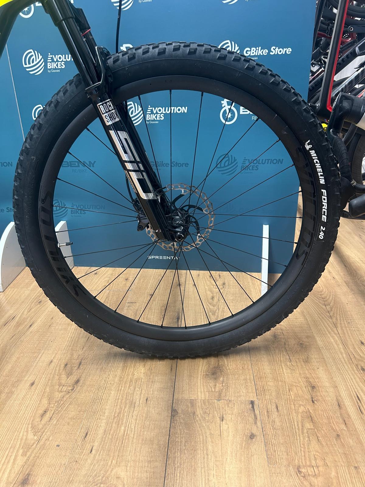 Scott RC World Cup scales Size M - Used