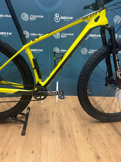 Scott RC World Cup scales Size M - Used