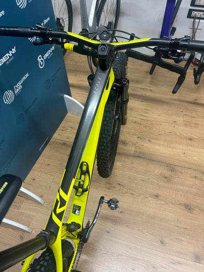 Scott RC World Cup scales Size M - Used