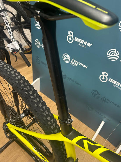 Scott RC World Cup scales Size M - Used