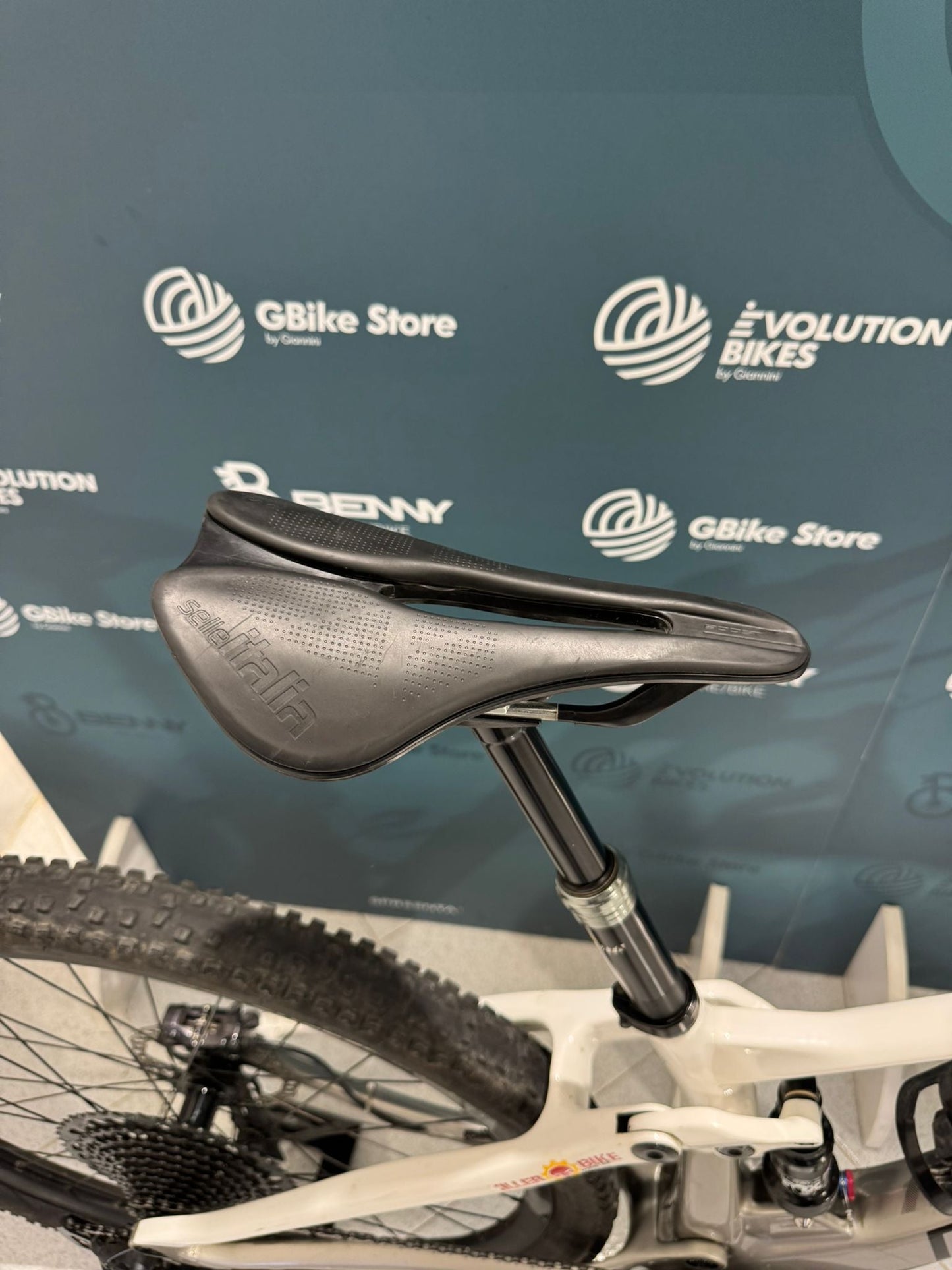 Megamo Track Size S - Used