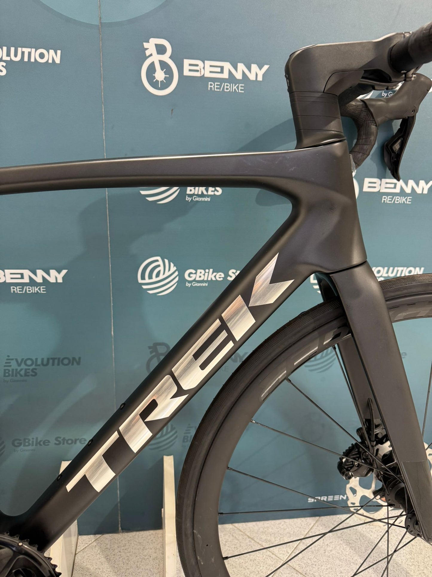 Trek Madone SL 6 8 stycznia 2025 r. Rozmiar ML – wersja demonstracyjna