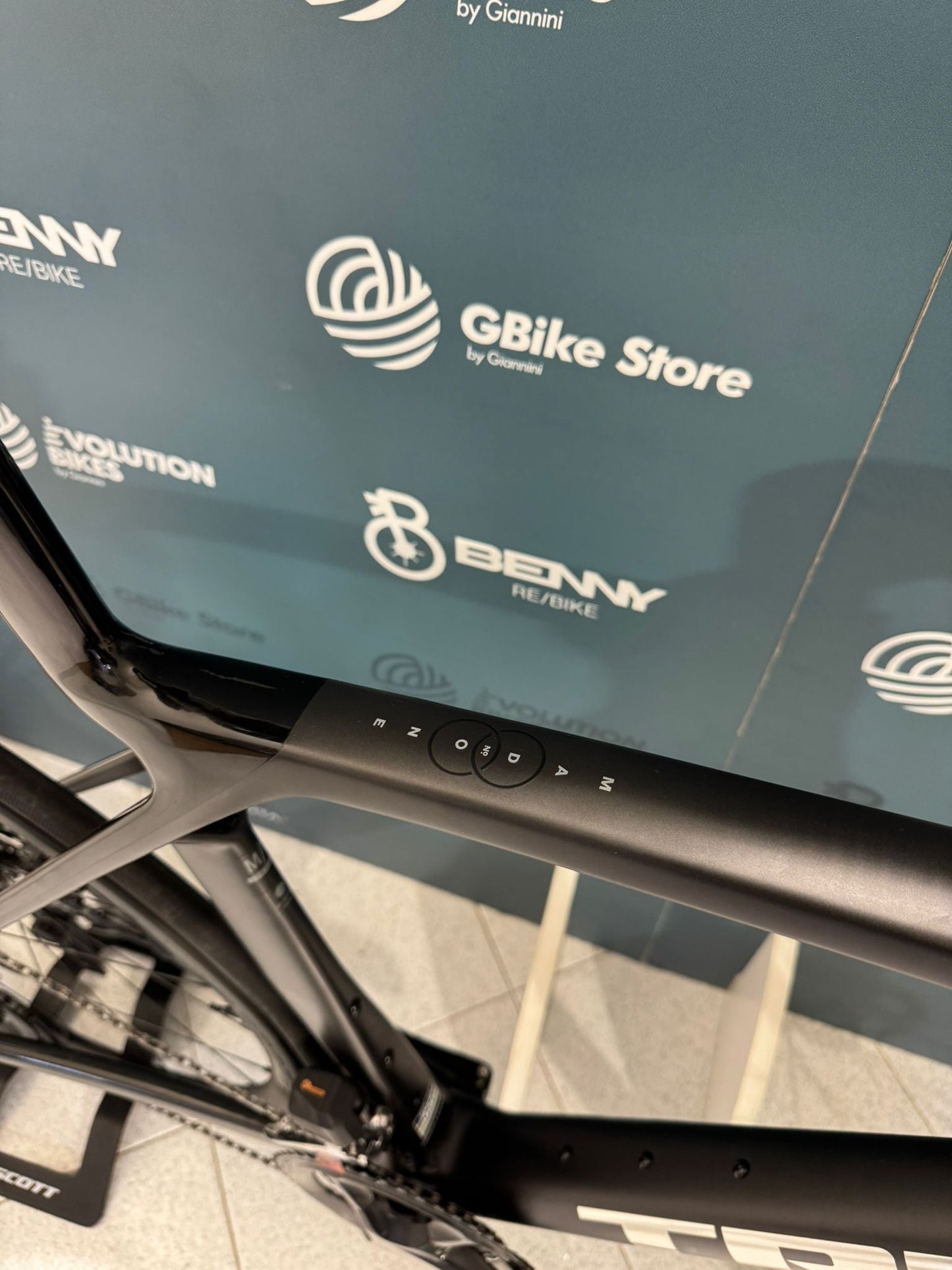 Trek Madone SL 6 8 stycznia 2025 r. Rozmiar ML – wersja demonstracyjna