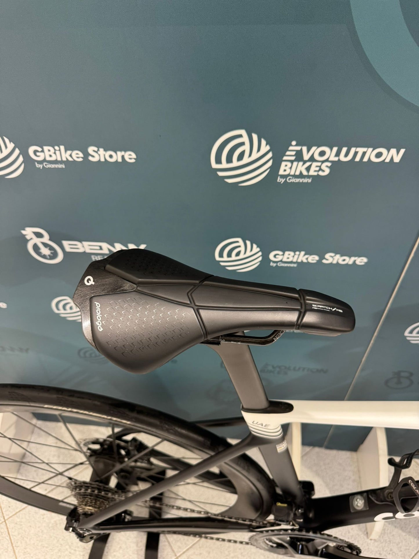 Colnago V5Rs Dura-Ace R9270 Di2 12v Léger Taille 45,5 - Occasion