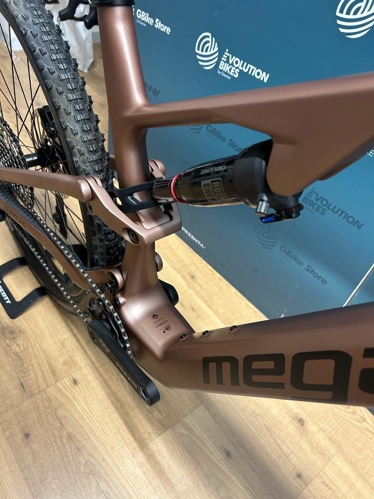 Megamo Native 10 Size L - Used