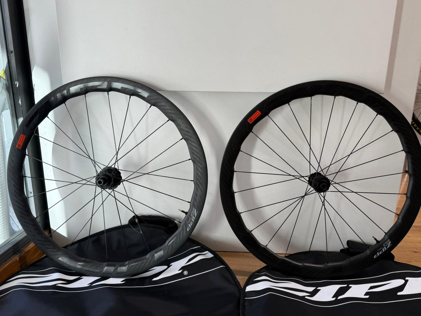 Zipp 353 NSW Hookless Wheels – DEMO
