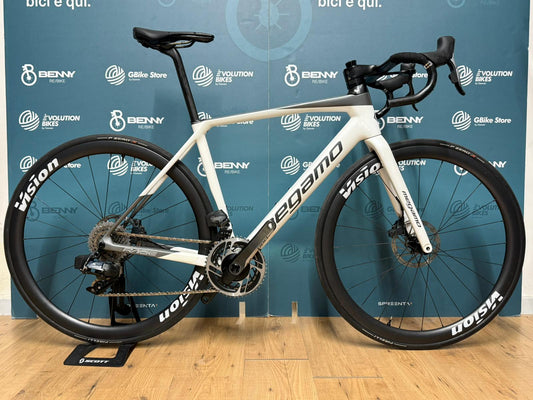 Megamo Raise Size M - Used