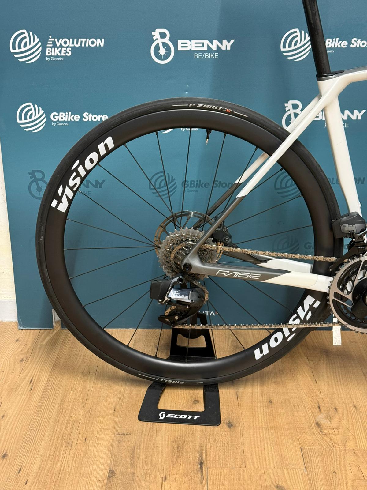 Megamo Raise corta M - Usado