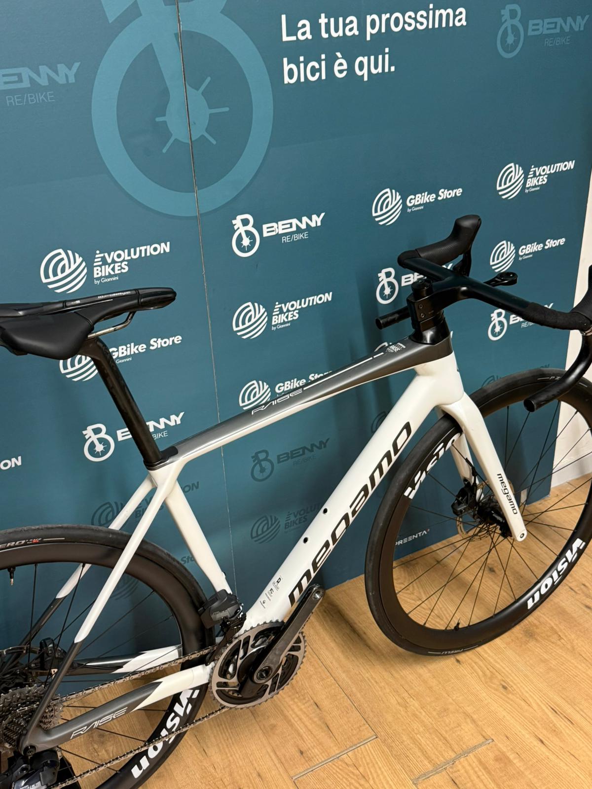 Megamo Raise corta M - Usado