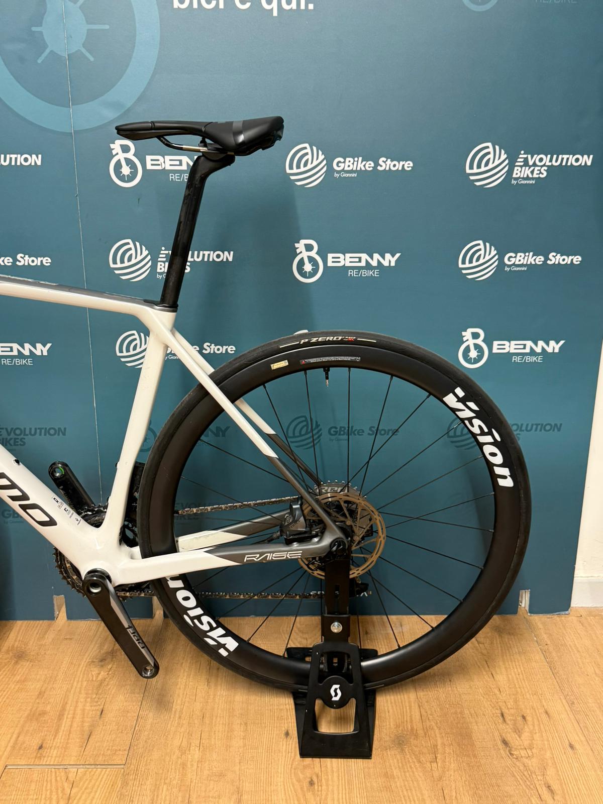 Megamo Raise corta M - Usado